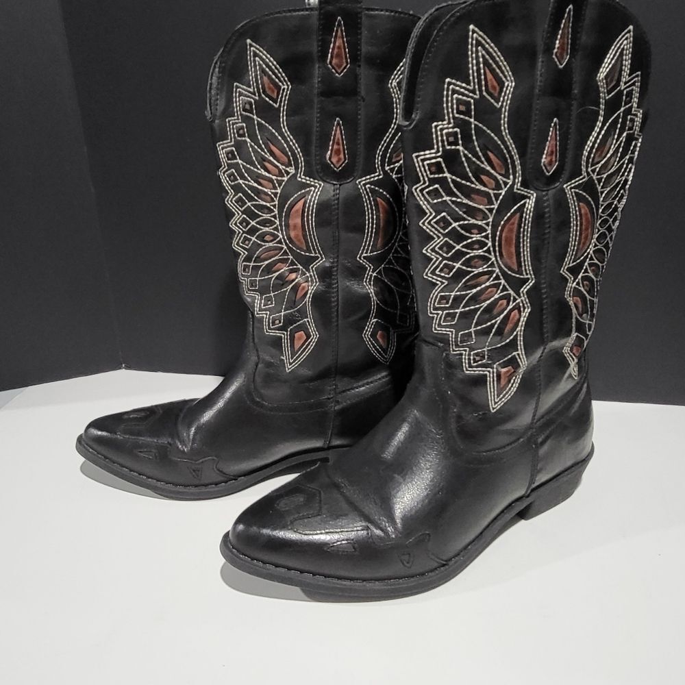 Coconuts by Matisse Black and Brown Western Boots